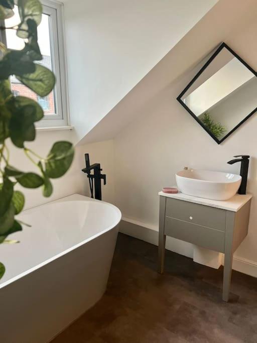 Canalside Terrace-Boutique Stay Worcester City Bagian luar foto